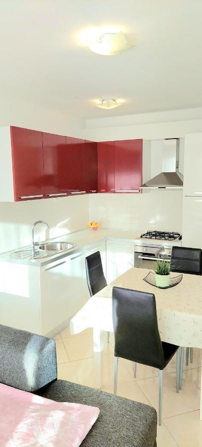 Cozy Apartment With Free Private Parking Split Exterior photo