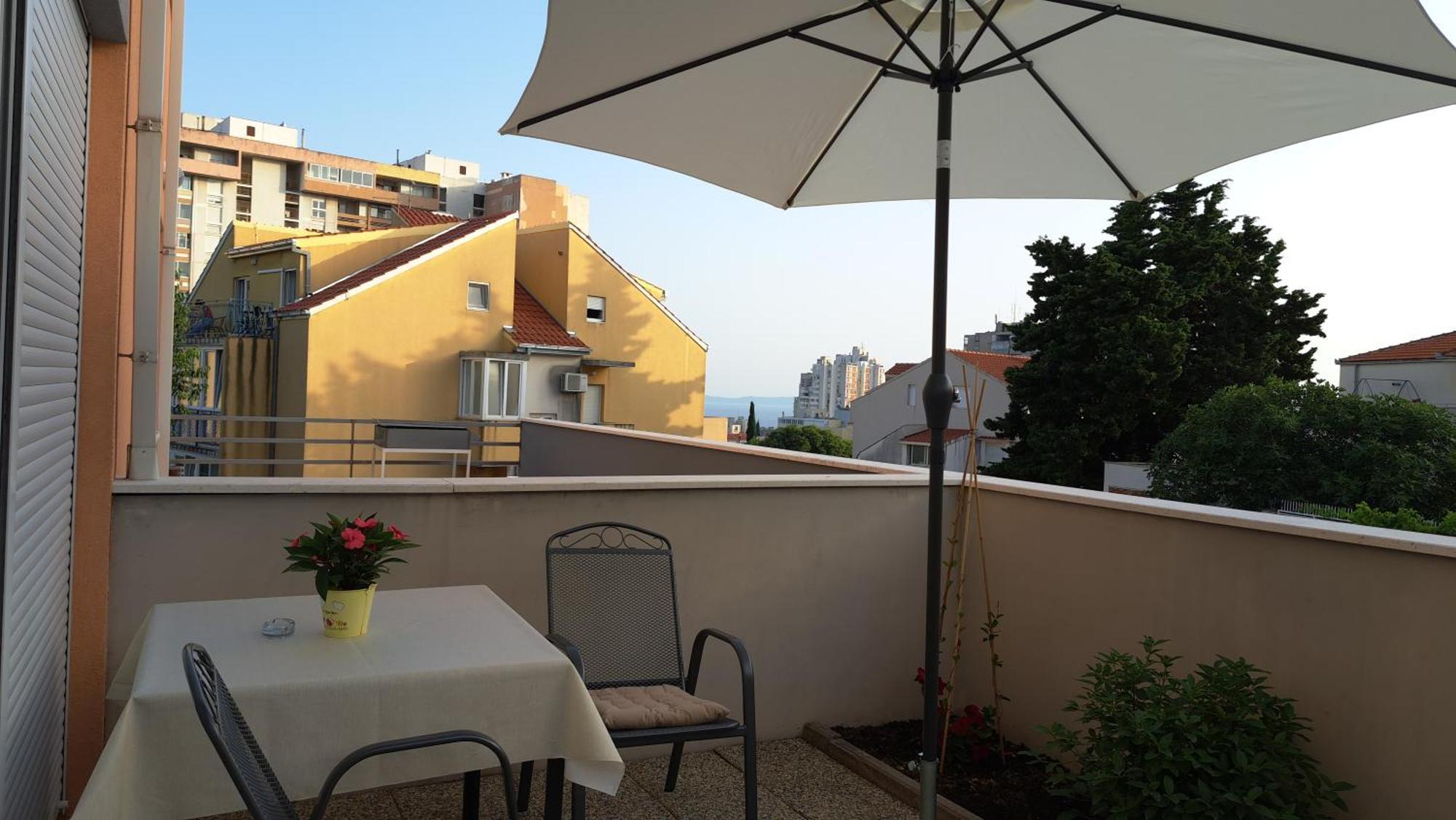 Cozy Apartment With Free Private Parking Split Exterior photo